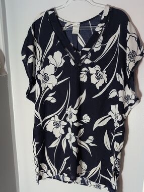 Kona Sol Navy and White Floral V-Neck Blouse